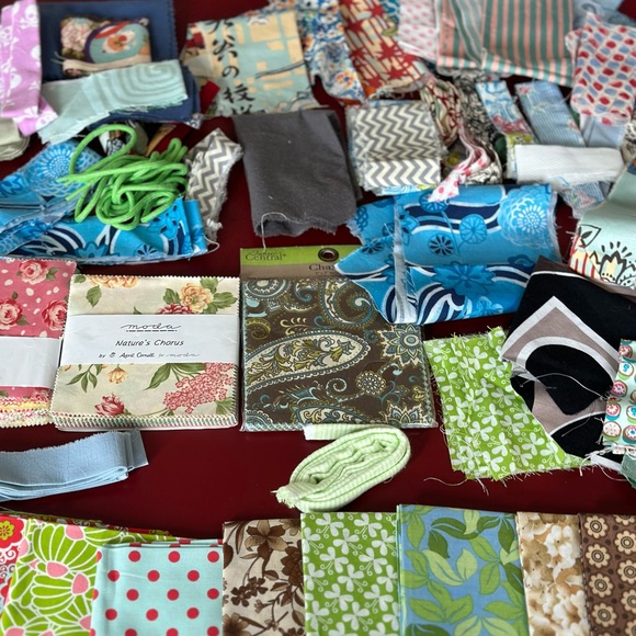 Bundle of Thread & Fat Quarters and much more- mostly all new - Picture 5 of 16